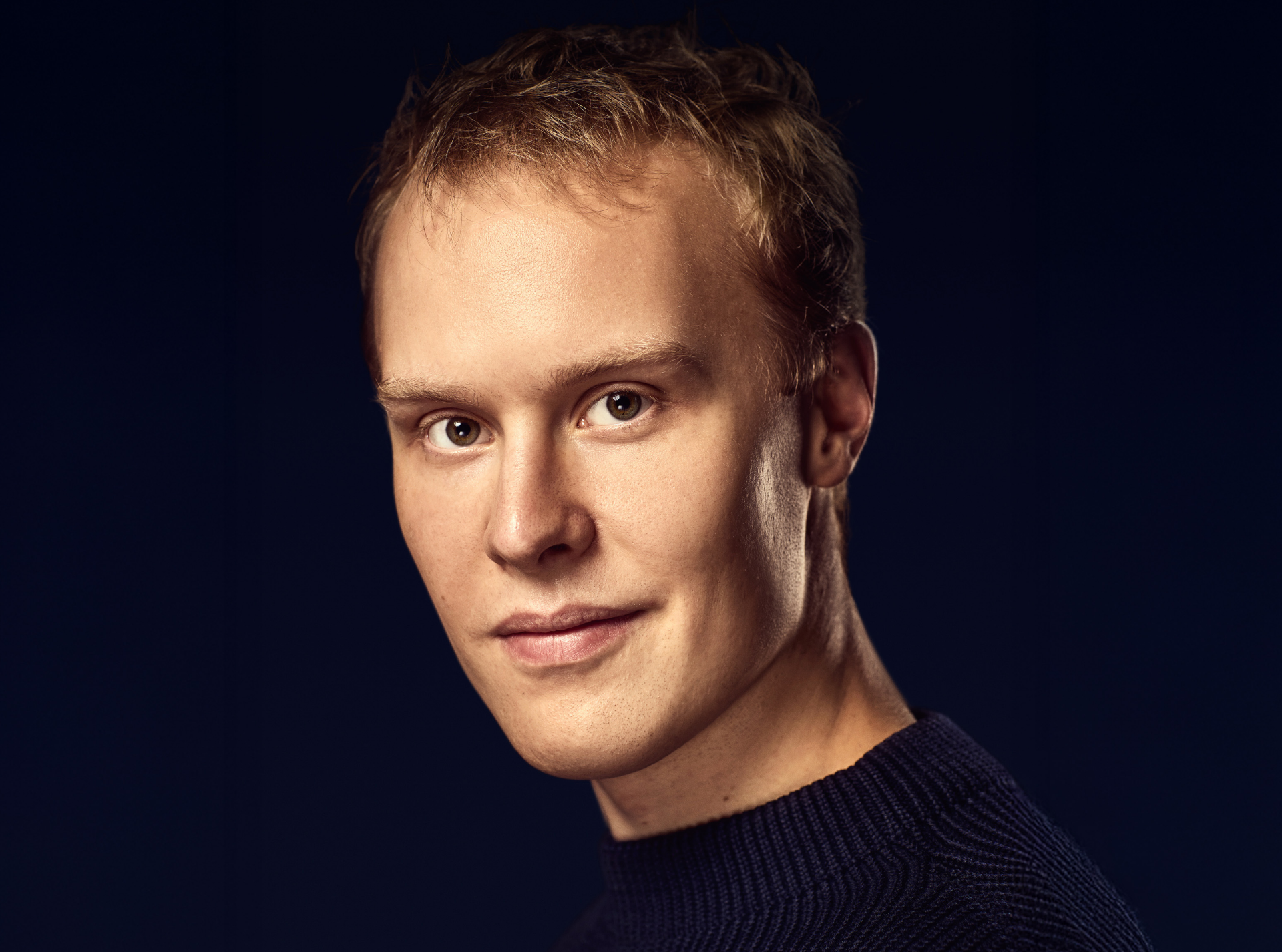 Portræt af Tobias Staugaard Koch. Skuespillerstuderende på Den danske scenekunstskole i Odense