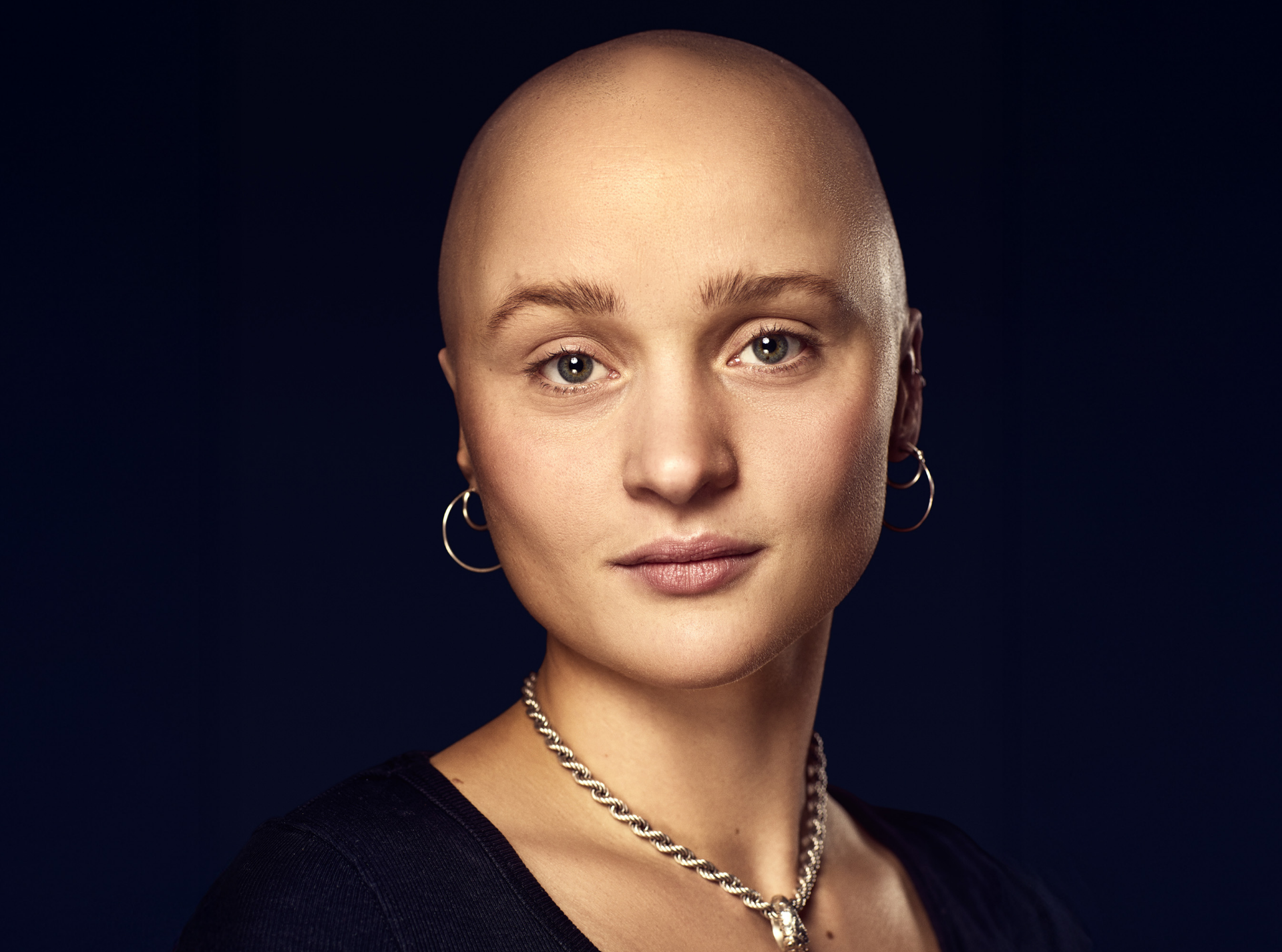 Portræt af Laura lunpaav Søndergaard. Skuespillerstuderende på Den danske scenekunstskole i Odense