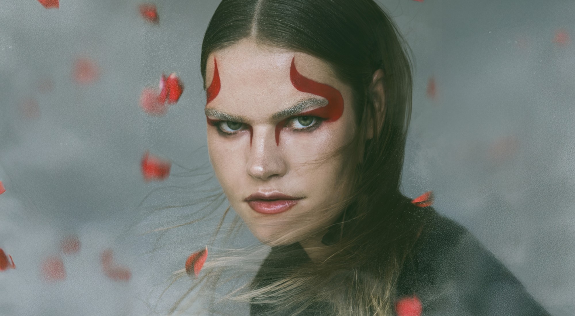 Kvinde malet i ansigtet som en djævel. Fra operaen Carmen 